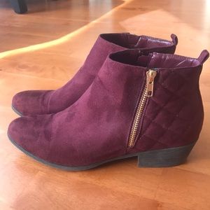 Dark red fall booties 🍁🍂